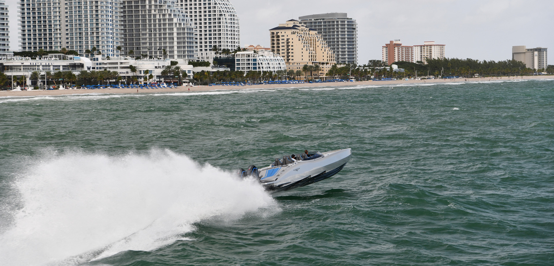 Canados Yachts - Gladiator 411 Carbon Series